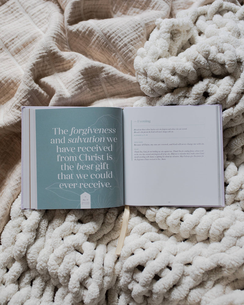 The Daily Grace Co - Grace From Day To Night | A 40-day Morning and Evening Devotional