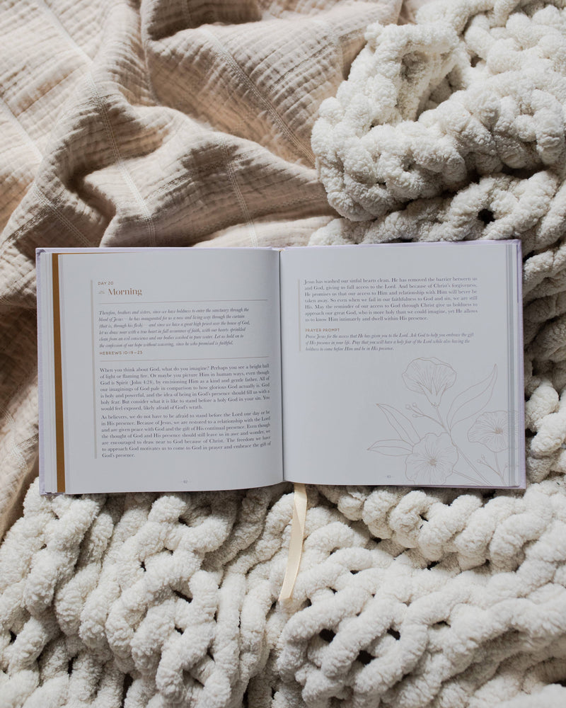 The Daily Grace Co - Grace From Day To Night | A 40-day Morning and Evening Devotional