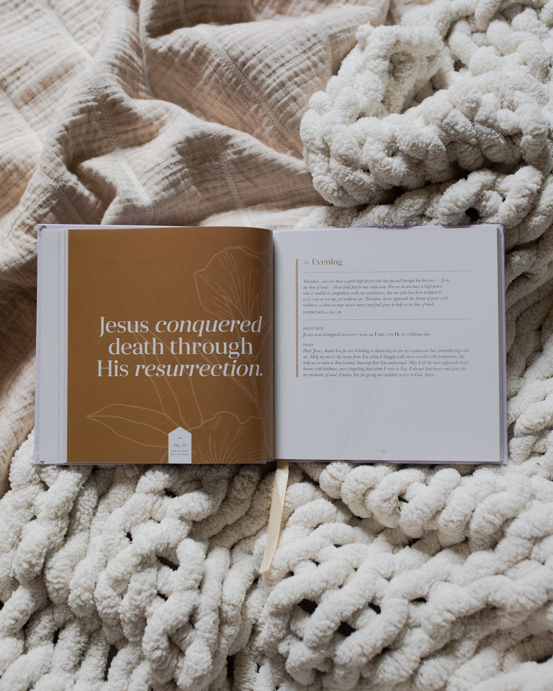 The Daily Grace Co - Grace From Day To Night | A 40-day Morning and Evening Devotional