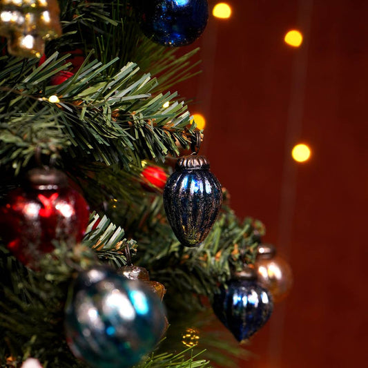 Daana Paani LLC - 150 Retro Multicolor Christmas Tree Decorations
